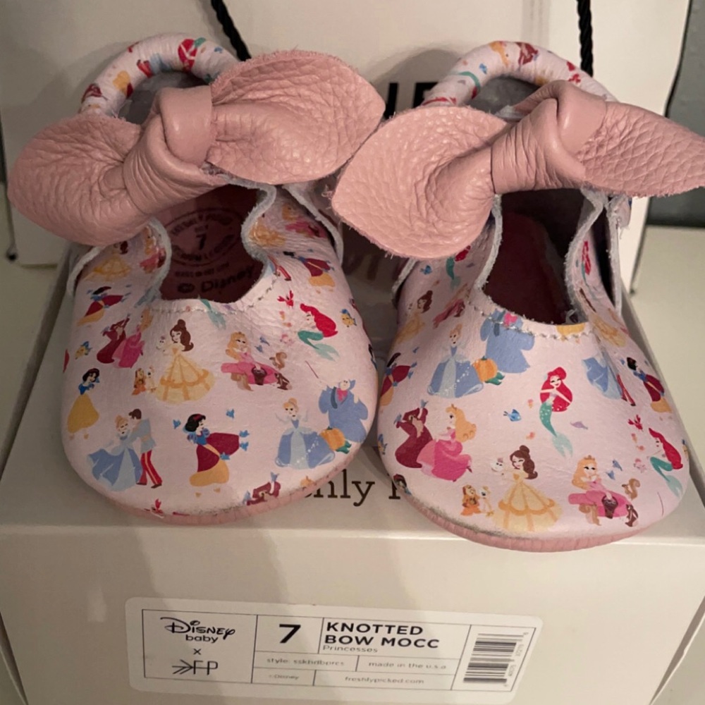 Freshly picked princesses knotted bow